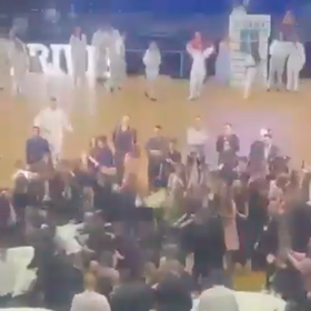 Údajně se popraly tatínci kvůli fotbalu.