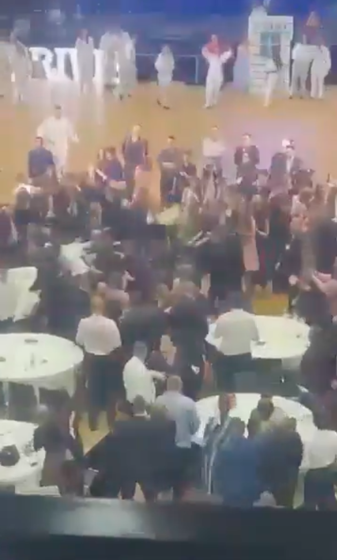 Údajně se popraly tatínci kvůli fotbalu.