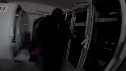 FOTO: Žháři zveřejnili video ze zapálení zbrojovky v Pardubicích.