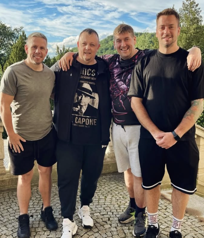 Pánové z Extrémních proměn. 