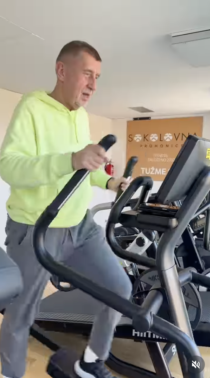Premiér Andrej Babiš přidal video z posilovny.