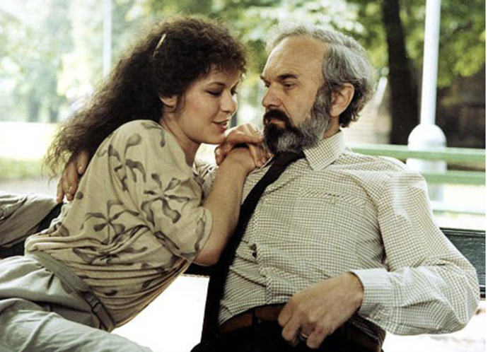 Ivona Krajčovičová a Zdeněk Svěrák ve filmu Jako Jed.