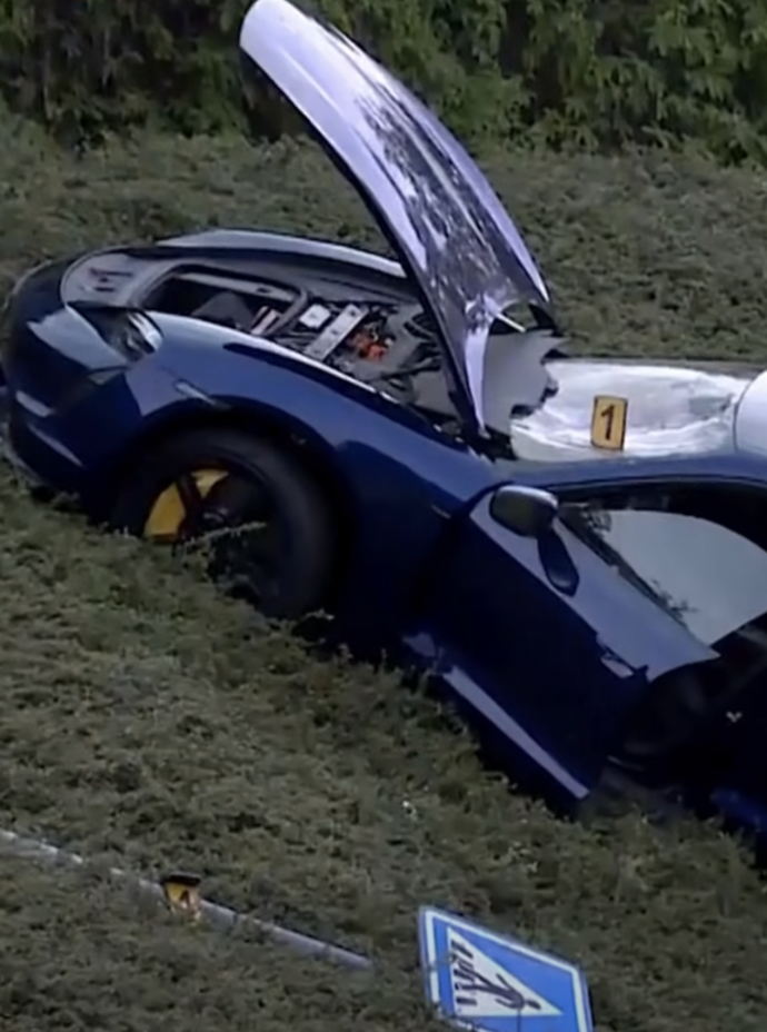 Auto sjelo z vozovky. 