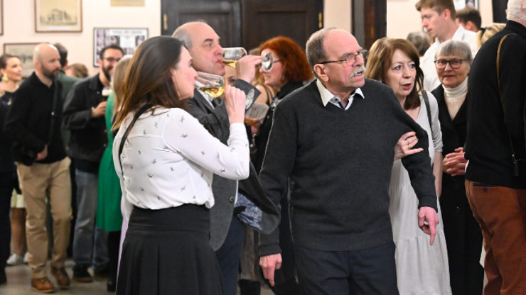 Eva Pavlová s limonádou, Táborský se sklenkou vínka a rozjetý Hádek: Tajná party pro Zdeňka Svěráka 