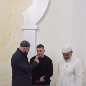 Tadeáš Růžička konvertoval k islámu.