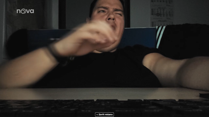 Jakub má sedavou práci. 