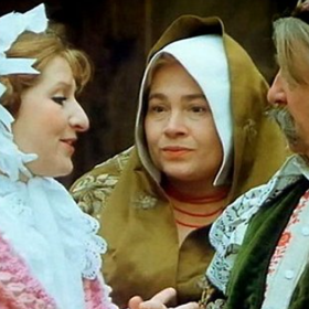 Míla Myslíková ve filmu Tajemství hradu v Karpatech. 