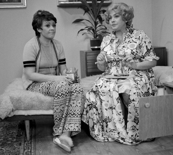 Míla Myslíková po boku Jiřiny Bohdalové. 