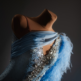 Tyto šaty oblékala tanečnice Adriana Mašková...