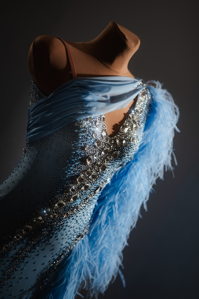 Tyto šaty oblékala tanečnice Adriana Mašková...