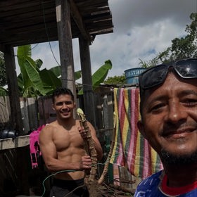 Dvaadvacetiletý bojovník si s sebou nese obrovský stín z minulosti v podobě nevídaného skandálu.