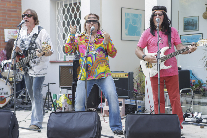 Jiří Valenta při zpěvu.