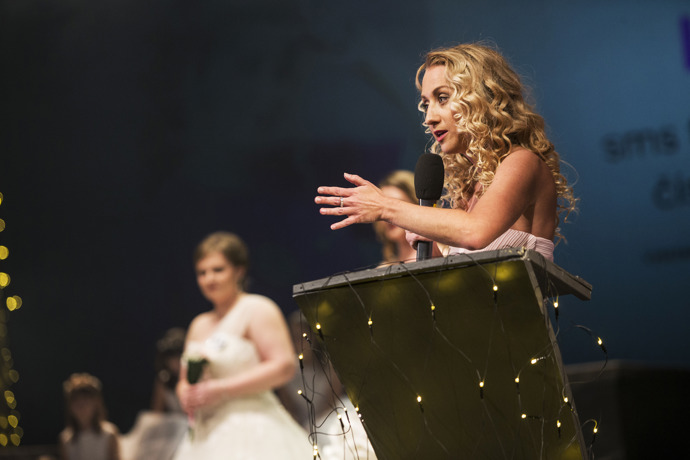 Tereza se věnuje kromě práce televizní reportérky také moderování společenských akcí. 