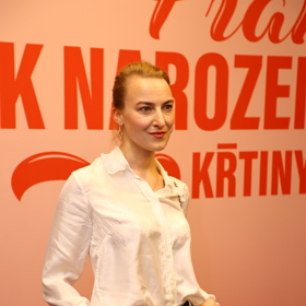 Dcera Evy Holubové, Karolína Holubová.