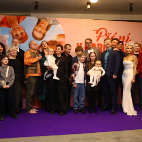 Herci na premiéře filmu Přání k narozeninám: Křtiny.