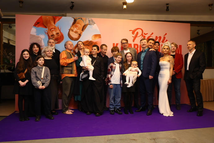 Herci na premiéře filmu Přání k narozeninám: Křtiny.