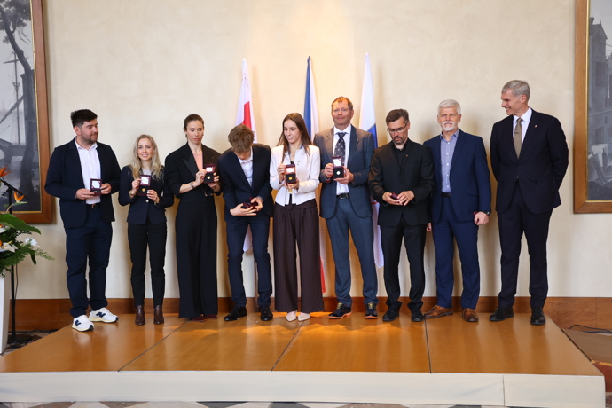 Metoděj Jílek při setkání s prezidentem omylem upustil pamětní medaili. 