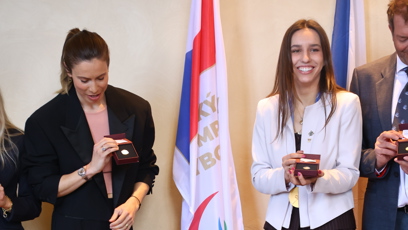 FOTO: Metoděj Jílek při setkání s prezidentem omylem upustil pamětní medaili.