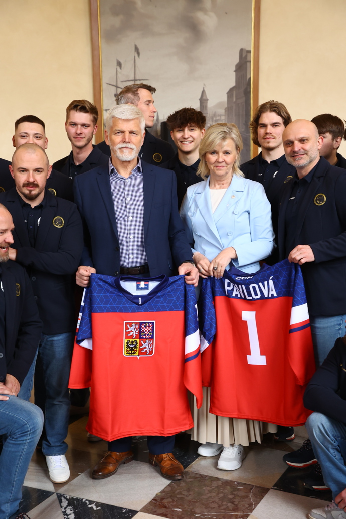Prezidentský pár s paralympioniky. 