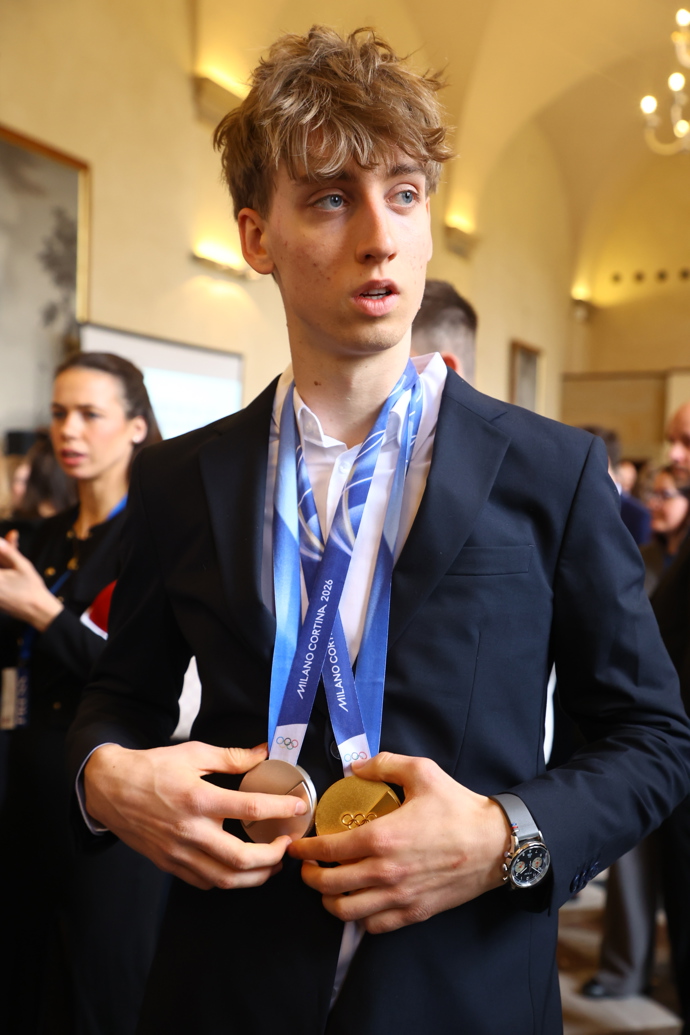 Rychlobruslař Metoděj Jílek se svými medailemi. 