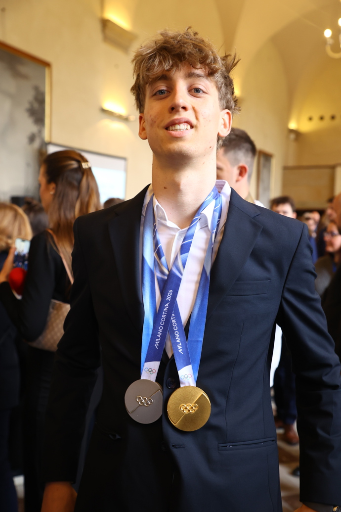 Rychlobruslař Metoděj Jílek se svými medailemi. 