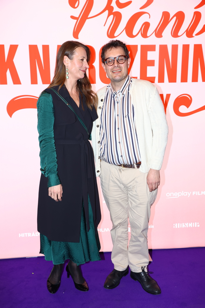 Anna Polívková vypadá zamilovaně.