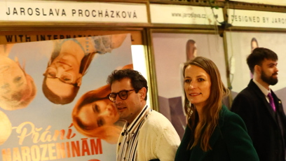 FOTO: Anna Polívková na odchodu s manželem.