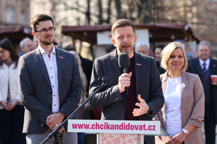 Vít Rakušan se snaží uspět ve volbách.