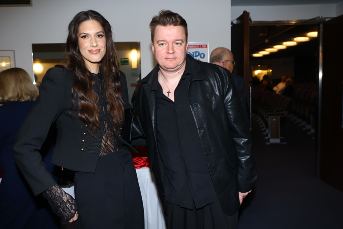 Petr Kolečko, jeden z autorů muzikálu, přišel ve své oblíbené černé kůži a v doprovodu manželky Anety Vignerové. Také ona se zahalila do černé. 