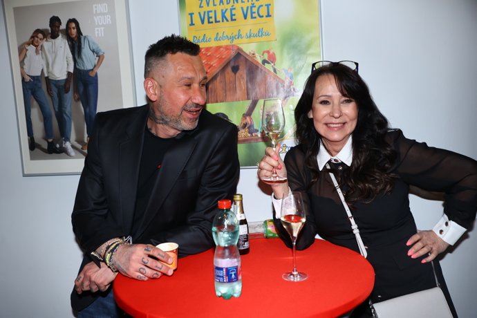 Heidi Janků s vínem.