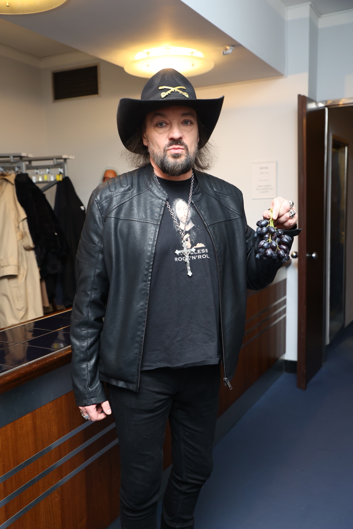 Robert Kodym z Lucie přišel ve svém tradičním koncertním looku. Nechyběl jeho pověstný klobouk. 