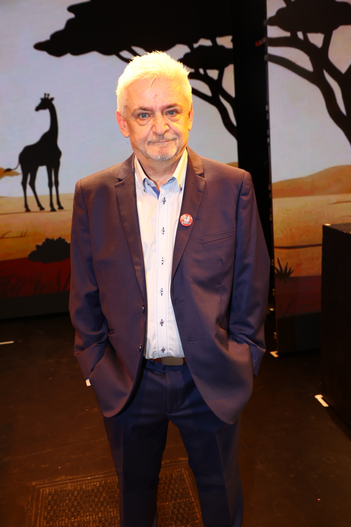 Autor muzikálu Michal Suchánek pochopitelně na premiéru vynesl oblek. 