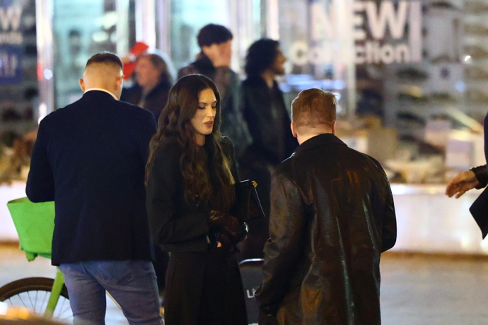 Pár společně po premiéře odcházel domů.