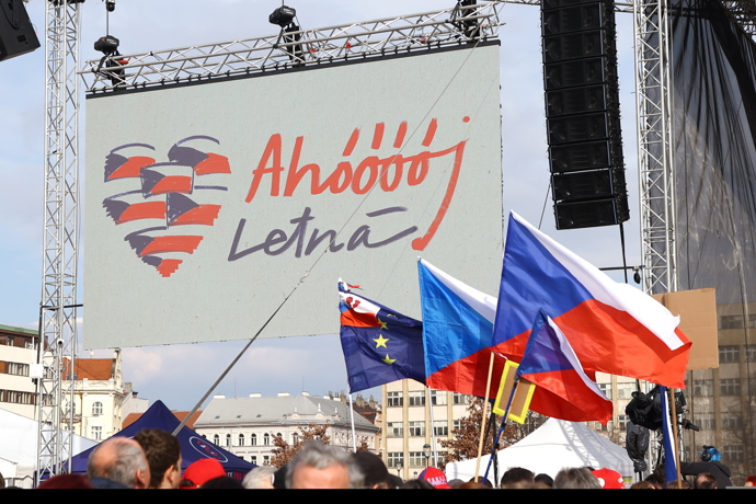 Demonstrace Milion chvilek na Letné.