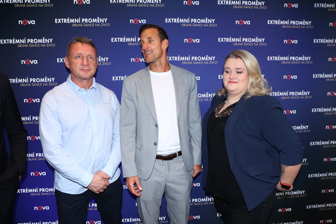 Nutriční poradce Pavel Suchánek (vlevo) na společně fotce s trenérem Martinem Košťálem a účastnicí Extrémních proměn Helenou Dvořákovou. 