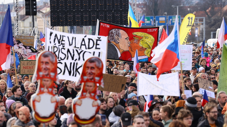 Demonstrace na Letné.