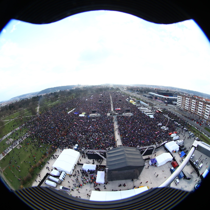 Demonstrace Milionu chvilek na Letné