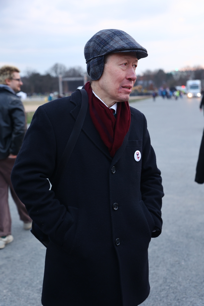 Hayato Okamura na demonstraci Milionu chvilek.