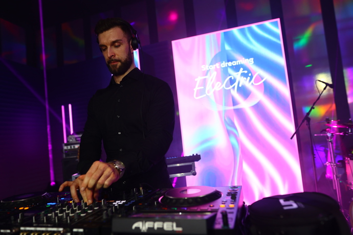 Electric Dreams, mezinárodní projekt značky IQOS, propojil technologie a umění do jednoho pulzujícího zážitku.