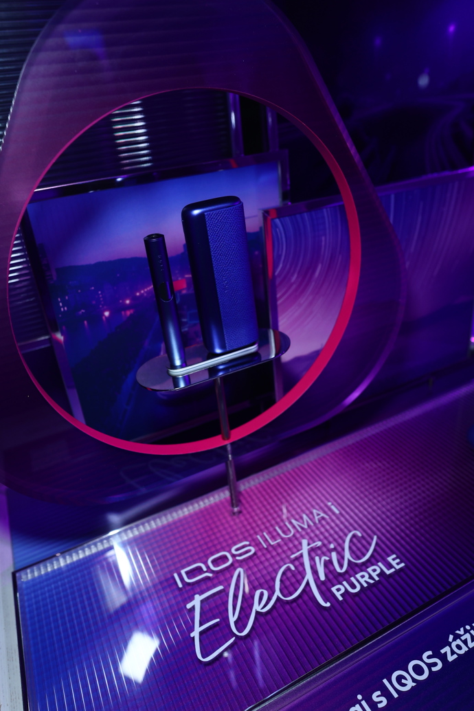  IQOS ILUMA i Electric Purple.