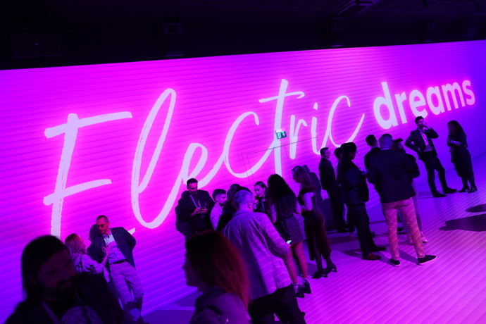 Na akci mezinárodního projektu Electric Dreams dorazila řada hostů.