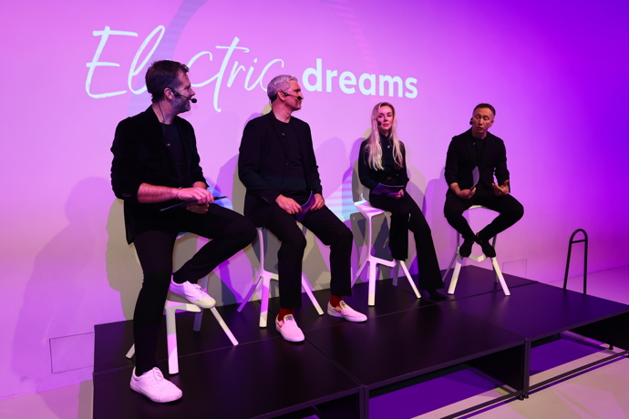 Zástupci společnosti Philip Morris International: Fabio Costa, Alina Igritskaya,  Oggie Kapetanovic  nabídli pohled do zákulisí inovací a motivací, které ženou společnost kupředu.