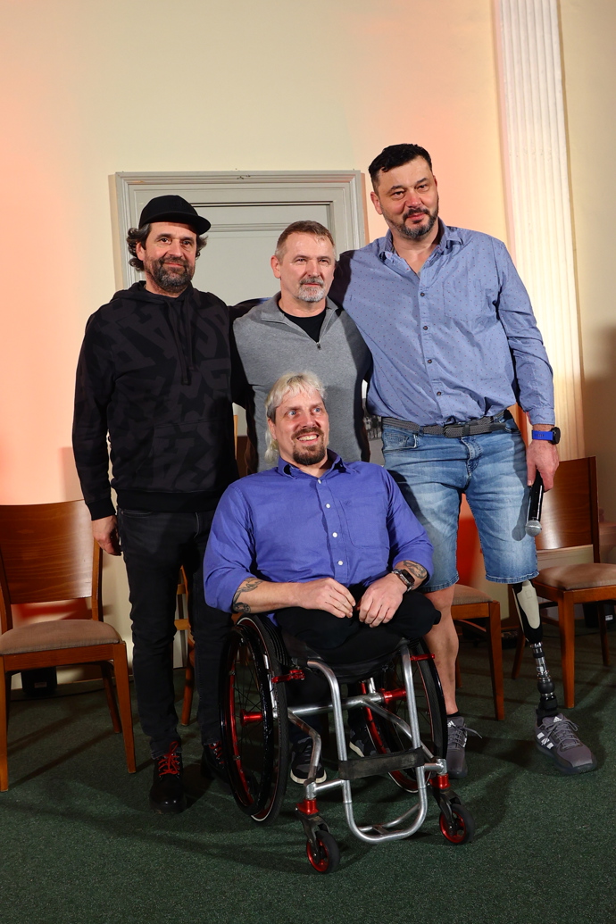 Místo v brance ho tak fanoušci s největší pravděpodobností uslyší jako televizního spolukomentátora.