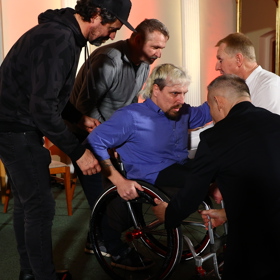 Sparťani si vzájemně pomohli na pódium.