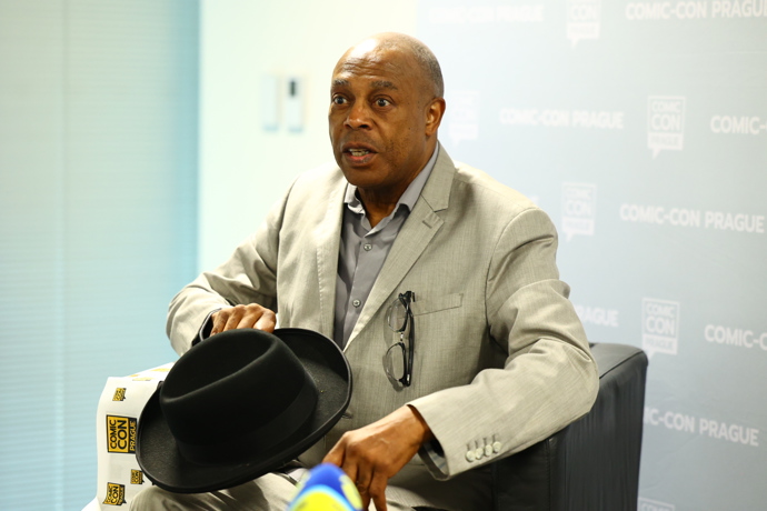 Herec Michael Winslow na Comic-Conu.