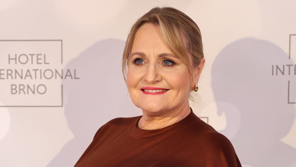 Regina Řandová zvolila bronzové šaty.