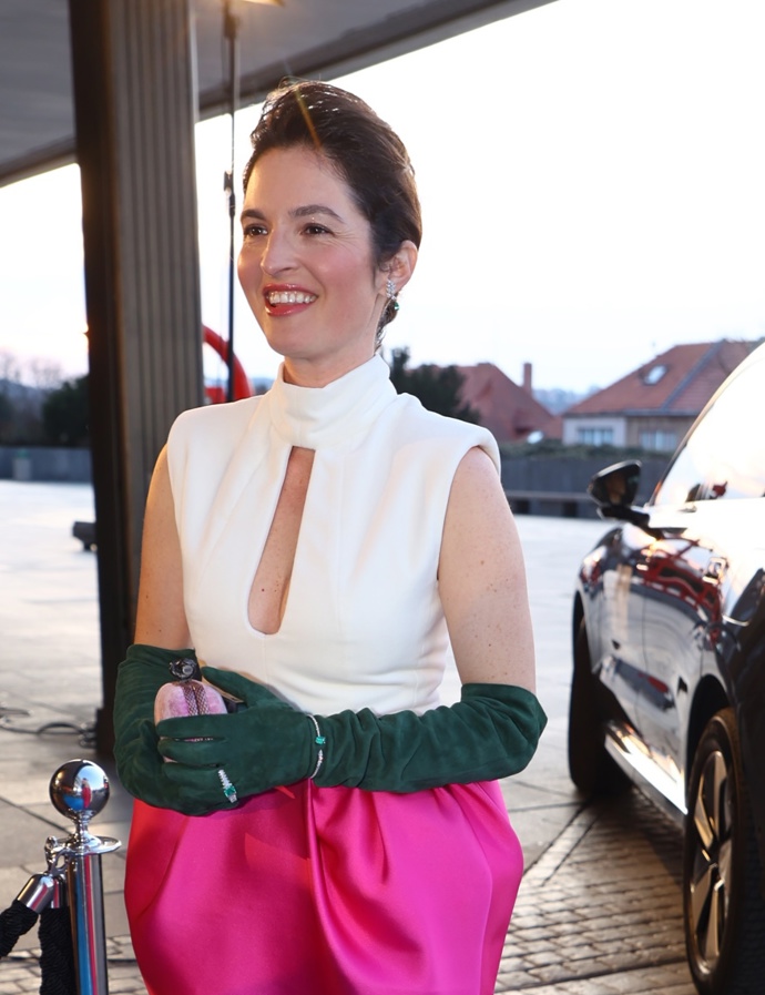 Kristýna Ryška potěšila kadeřníkovo oko volnějším drdolem v týle a strukturovanou vlnkou nad obličejem, která dodala účesu na dynamičnosti. 