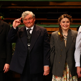 V nové divadelní hře se s tátou na jevišti objevuje také mladší dcera Jindřiška. 