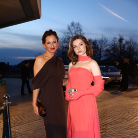 Sophii dělala doprovod maminka Bára Kodetová, která se svěřila do rukou stejné návrhářky.