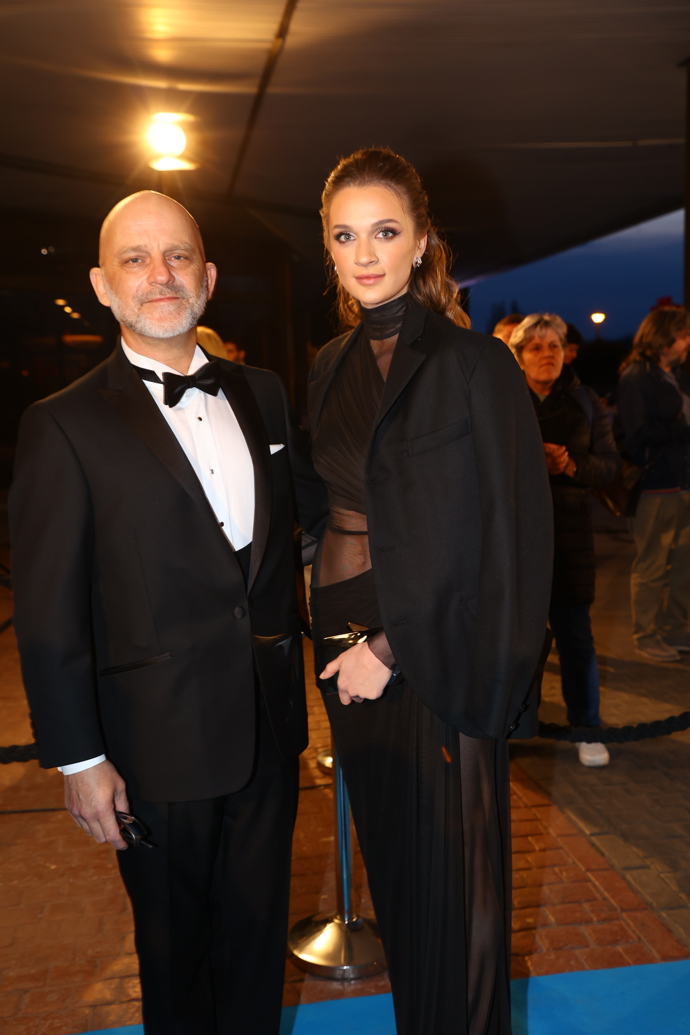 Hynek Čermák dorazil na Českého lva po boku krásné slečny.